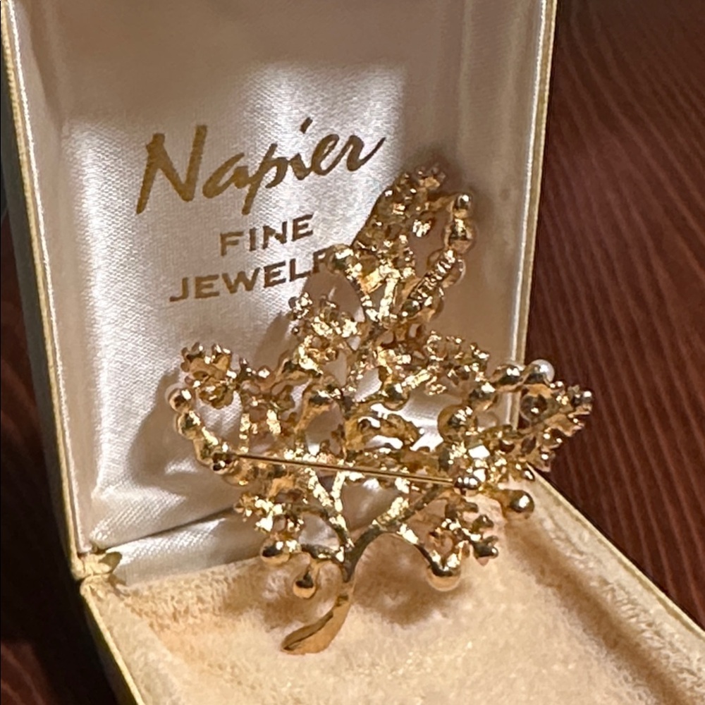 Vintage gold tone Napier brooch with tree & faux pearls - Picture 5 of 14